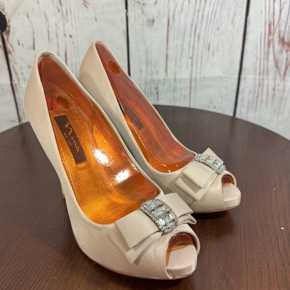 NINA New York peep toe sateen bejeweled pumps champagne colored 4” heel 8.5